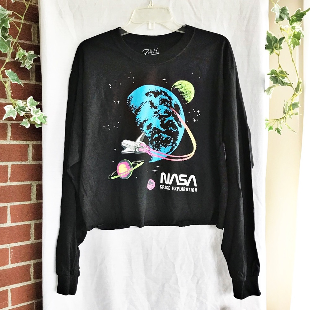 Cold Crush | Long Sleeve Cropped NASA Graphic Tee Black L